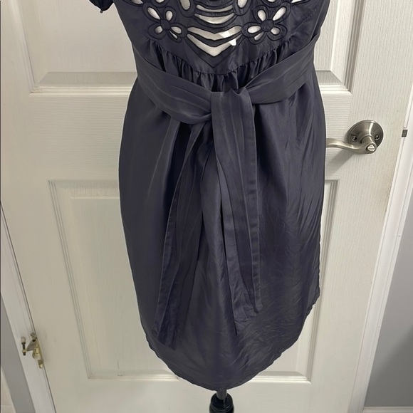 Gray Baby Doll Mini Dress Cut Out Floral Design Front & Back 100% Silk Size 6 - Picture 4 of 10